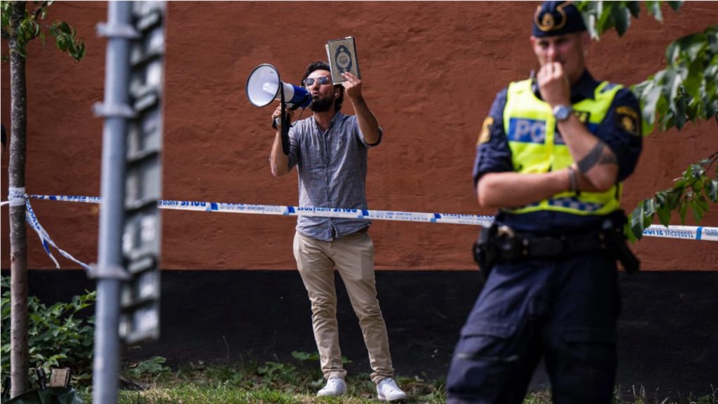 سلوان موميك المهاجر العراقي منفذ حادثة حرق القرآن