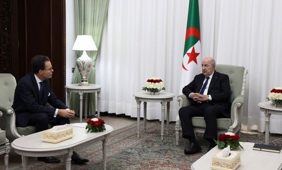 عبد المجيد تبون يتسلم رسالة من ماكرون