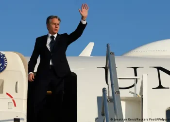 بلينكن.. القراءة في كتب قديمة