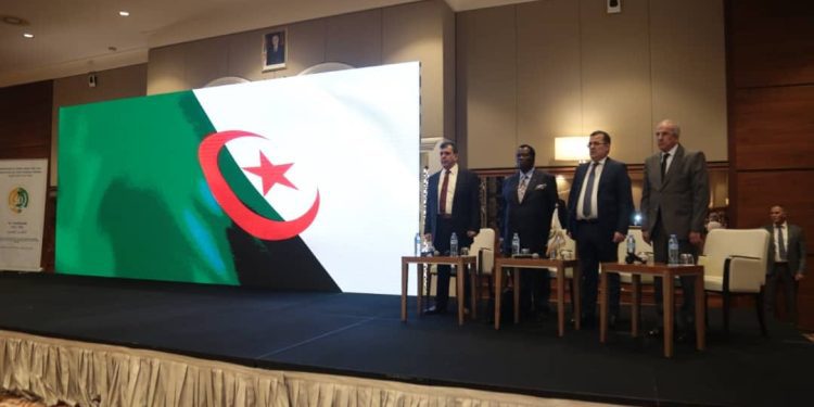 أنطلق اليوم السبت بالعاصمة الجزائر، المؤتمر الم 12 لمنظمة الوحدة النقابية الافريقية. المؤتمر الم 12 لمنظمة الوحدة النقابية الافريقية، تحت شعار "تعزيز دور النقابة لمواجهة تحول العمل والتحديات الجديدة في إفريقيا".