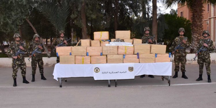 الجيش الجزائري يضبط 14 قنطار من المخذرات في الحدود مع المغرب