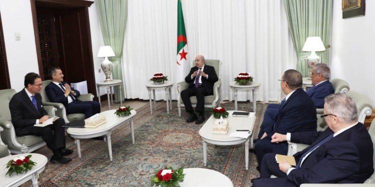الرئيس الجزائري عبد المجيد تبون يستقبل وزير الداخلية الفرنسي، جيرالد دارمانان.