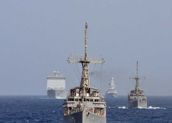 بعد احتجاز البحرية اليمنية لسفينة اسرائلية…بريطانيا ترسل سفينة حربية إلى الخليج