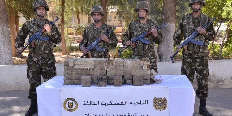 الجيش الجزائري…توقيف 8 عناصر دعم للجماعات الإرهابية