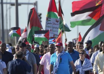 رئيس كوبا يقود مسيرة مؤيدة لفلسطين في هافانا