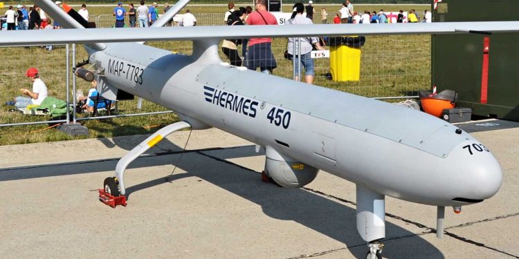 طائرة من دون طيار إسرائيلية من طراز "هيرمز 450" "Hermes 450".