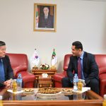 وزير الاتصال محمد لعڨاب، سفير كوريا الجنوبية لدى الجزائر السيد "يو كي جون"