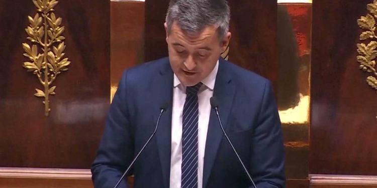 البرلمان الفرنسي يقر قانون هجرة ينطوي على عواقب سياسية خطيرة