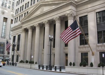 رئيس المركزي الأمريكي يكشف موعد  بدأ خفض اسعار الفائدة