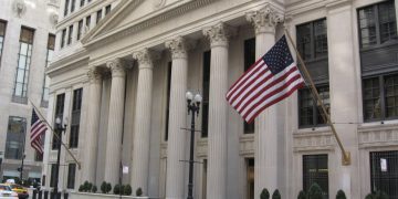 رئيس المركزي الأمريكي يكشف موعد بدأ خفض اسعار الفائدة