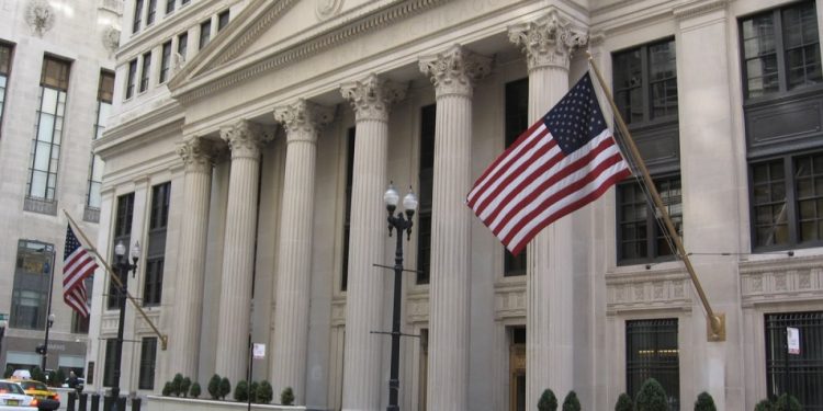 رئيس المركزي الأمريكي يكشف موعد  بدأ خفض اسعار الفائدة