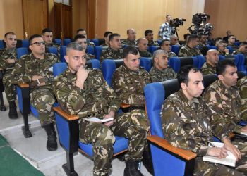 الجيش الجزائري يبرز دور الاعلام و الاتصال