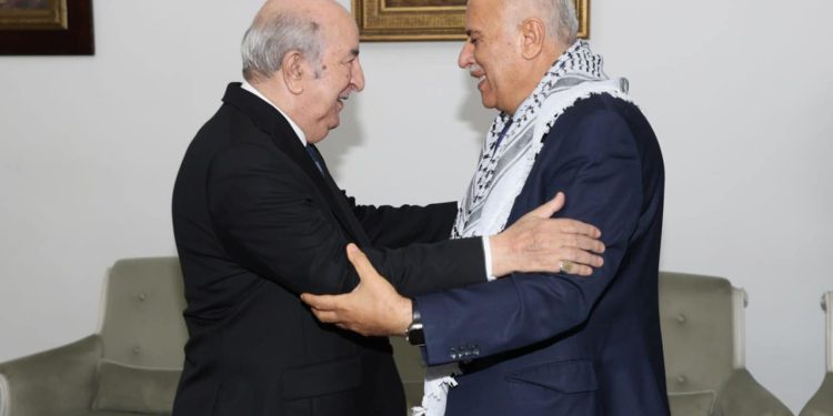الرئيس الجزائري يستقبل مسؤولا في حركة فتح الفلسطينية