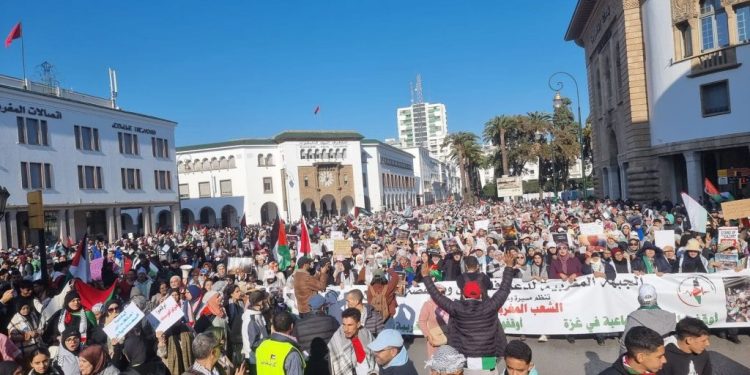 المغاربة يطالبون بإسقاط التطبيع بين الرباط و تل أبيب