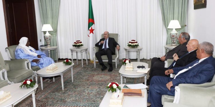 تبون يستقبل إمام الطريقة الكنتية