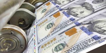 مؤسسة خدمات مالية تتوقع هبوط كبير لسوق الدولار