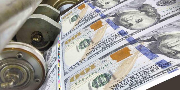 مؤسسة خدمات مالية تتوقع هبوط كبير لسوق الدولار