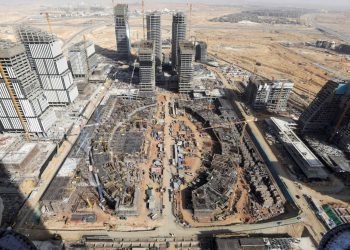 مصر...نحو خروج الدولة كليا أو جزئيا من قطاعات عامة