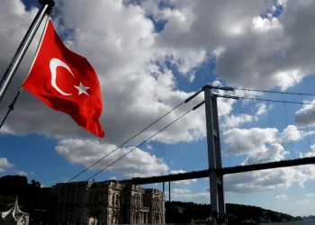 وكالة تصنيف ائتماني تعدل نظرتها المستقبلية لتركيا إلى إيجابية