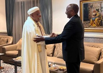 الخليفة العام للطريقة التيجانية يلتقي البرهان