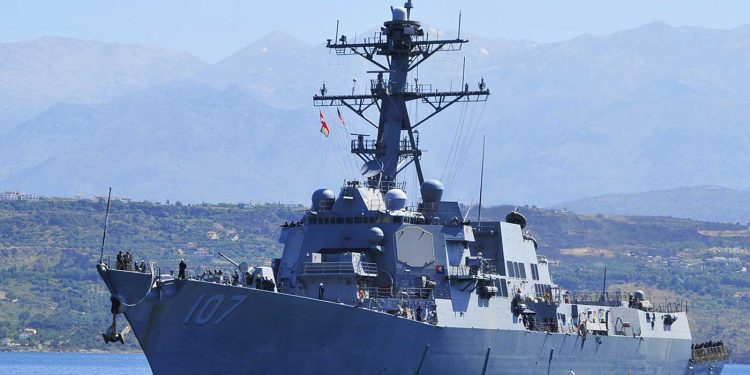 البحرية اليمنية تستهدقف المدمرة الأمريكية “يو إس إس غريفلي”