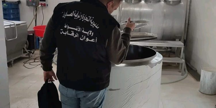 مراقبة المؤسسات الإنتاجية للمواد الغذائية…عملية رقابة لمصانع الحليب