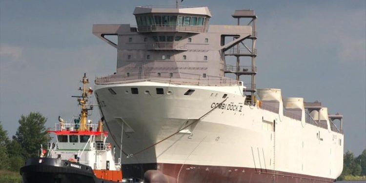 الجيش اليمني يستهدف سفينة شحن امريكية في خليج عدن