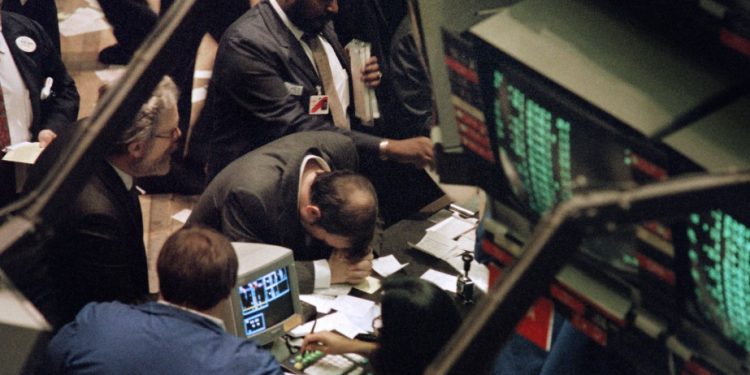 الأب الغني والأب الفقير…استعدوا لأكبر انهيار اقتصادي بالتاريخ