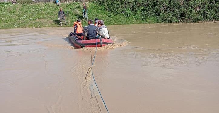 الفياضانات…انقاذ عدة اشخاص بينهم اطفال
