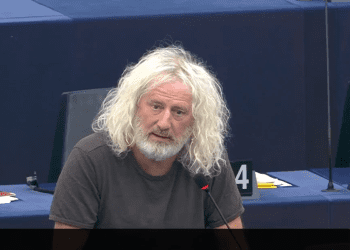 والاس…”الناتو” منظمة إرهابية غارقة في الدماء