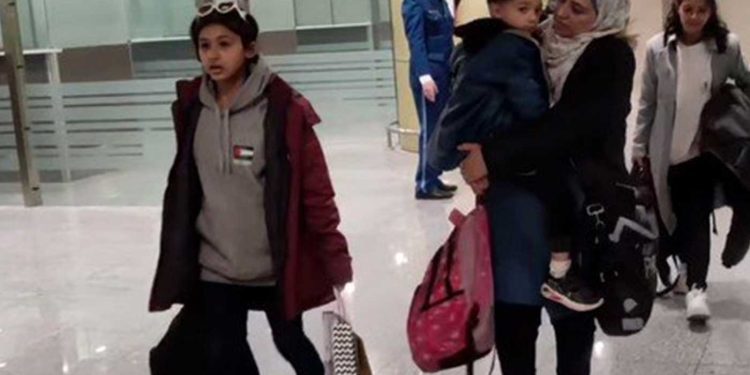 إجلاء عائلة إعلامي فلسطيني الى الجزائر