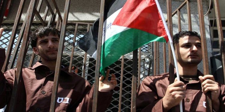 اعتقال أكثر من 7500 فلسطيني وتعرضهم للتعذيب