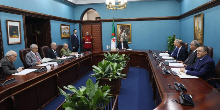 الرئيس الجزائري يعلن اجراء انتخابات رئاسية مسبقة 7 سبتمبر المقبل