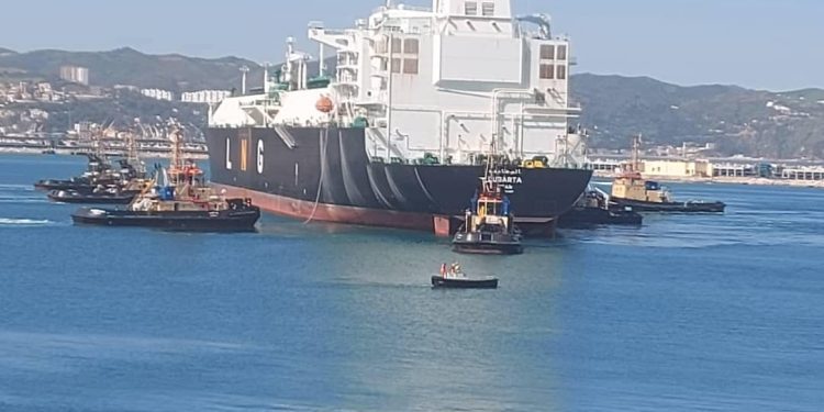 رسو سفينة “أوغارتا” في الميناء الجديد للغاز بسكيكدة