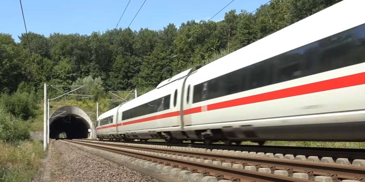 النزاع حول الأجور يستمر…سائقو القطارات في ألمانيا يعلنون إضرابهم السادس