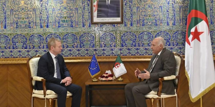 عطاف يستقبل الممثل الخاص للاتحاد الأوروبي