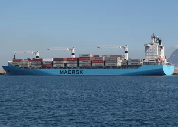 الجيش اليمني يستهدف سفينتين “إسرائيليتين” وسفينتين أمريكيتين إحداهما حربية