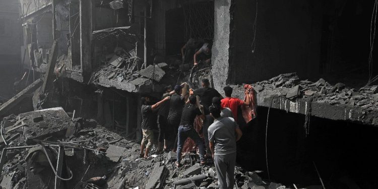 العدوان على غزة… ارتفاع حصيلة الشهداء الى 33137