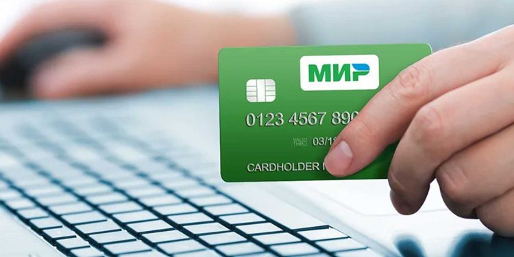 إيران…مشروع تجريبي لتفعيل بطاقة “مير” الروسية للدفع المصرفي