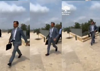 فلسطين المحتلة…طلبة جامعة يطردون السفير الألماني