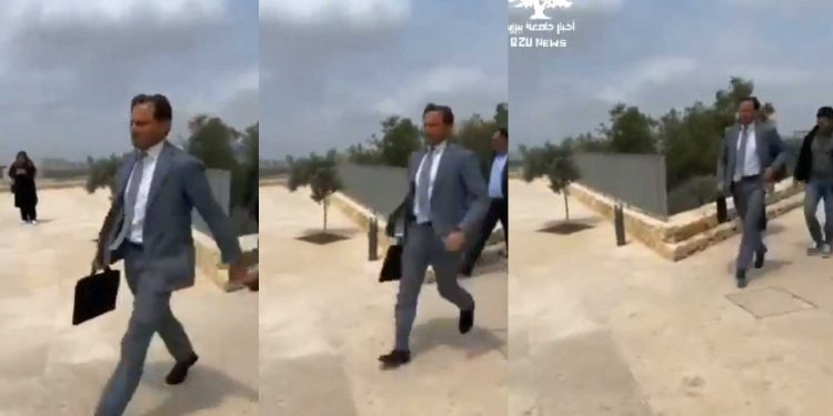 فلسطين المحتلة…طلبة جامعة يطردون السفير الألماني