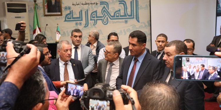 وزير الاتصال يقيل مدير جريدة الجمهورية بسبب اختلالات في التسيير