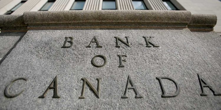 تيف ماكلم…بنك كندا ليس ملزما اتباع سياسة الاحتياطي الفيدرالي الأمريكي