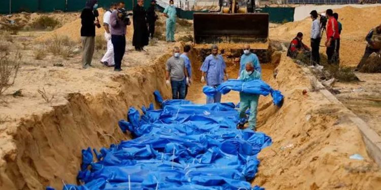 الجزائر تطلب عقد جلسة لمجلس الأمن بشأن المقابر الجماعية في غزة