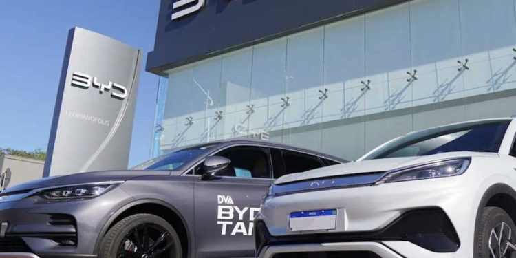 BYD تُنافس البنزين: شحن كهربائي بسرعة التزود بالوقود