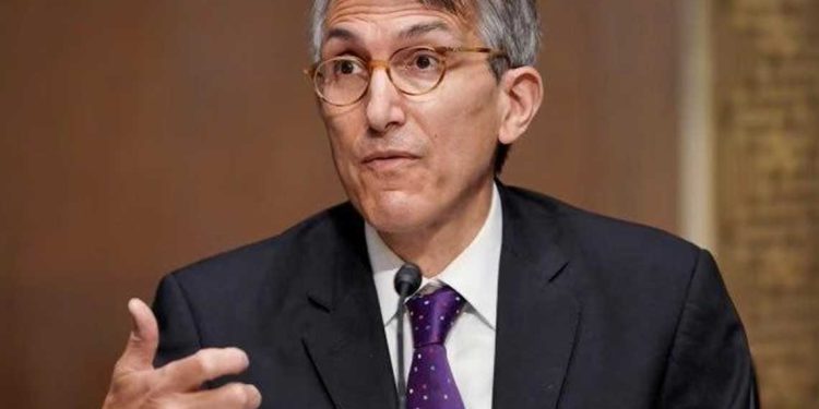 استقالة مسؤول اللقاحات في FDA