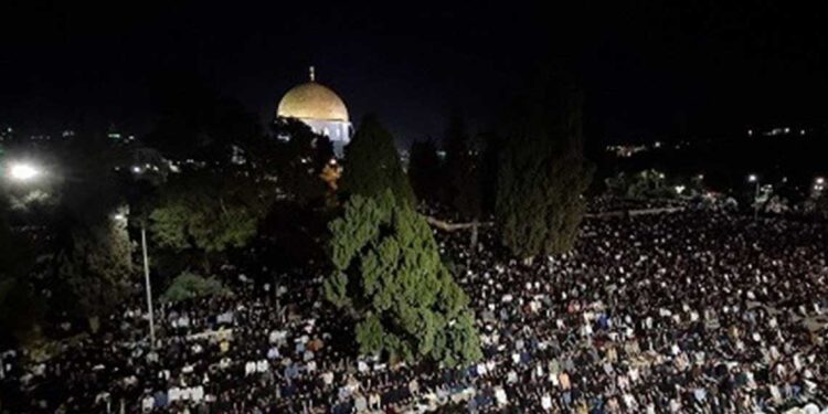 المسجد الأقصى يستقبل 180 ألف مصلٍ في رمضان