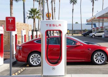 تسلا تدخل السوق السعودية رسميًا الشهر القادم