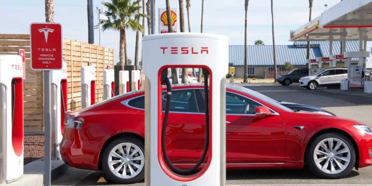 تسلا تدخل السوق السعودية رسميًا الشهر القادم