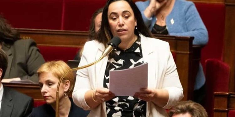 النائبة الفرنسية صبرينة صبايحي: لن نسمح بوصم الجزائريين في فرنسا